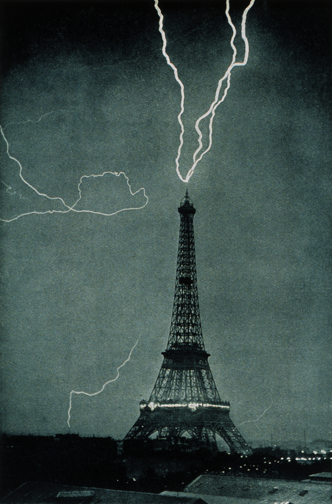 Military signals over Paris