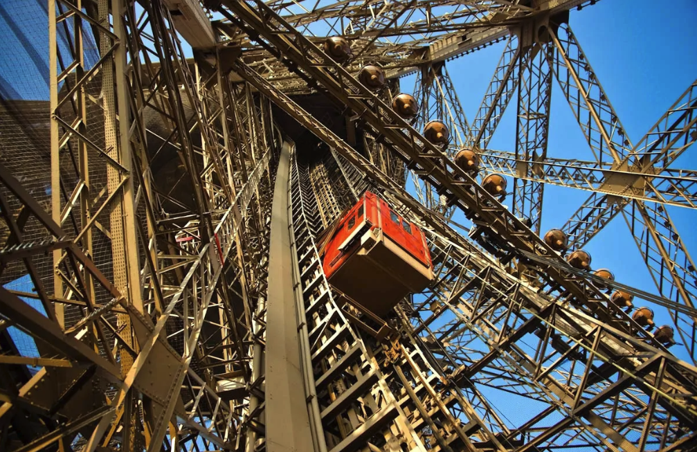 Historic elevators of the Eiffel Tower